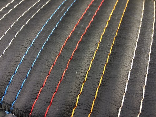 Варианты прострочек и цветов нитей авточехлов Dress4car Варианты прострочек и цветов нитей авточехлов Dress4car